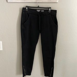 Black Levi Jogger Skinny Jeans